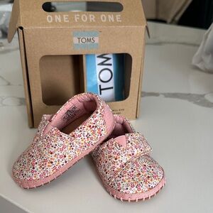TOMS Kids Pink Floral Slippers